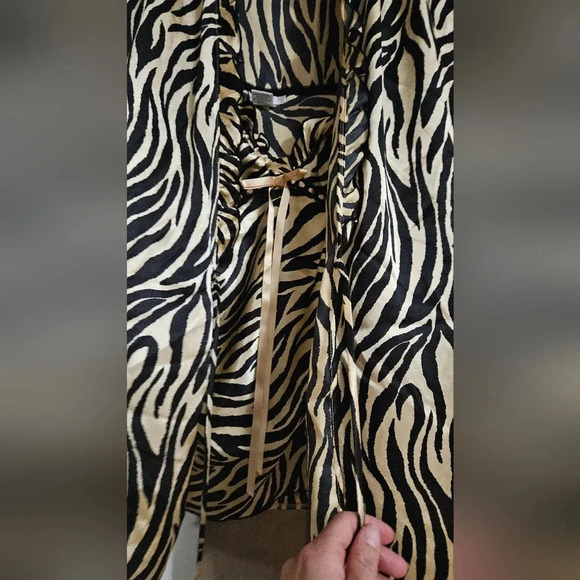 Seductive Wear by Cinema Exoile Zebra print camisole and top lingerie set.Size M - Picture 14 of 16